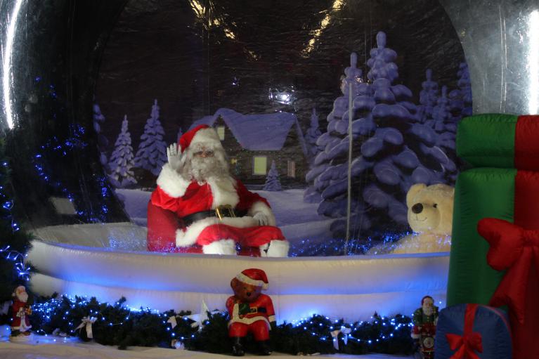 Studio photos 2018 - Le Père Noël dans sa bulle géante