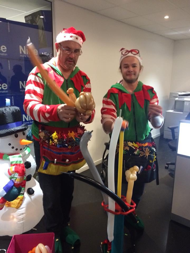 Sculpteurs en tenue de lutin - Noël 2017