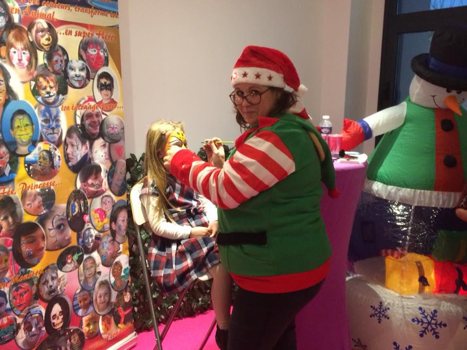 Maquilleuse en tenue lutin - Noël 2017