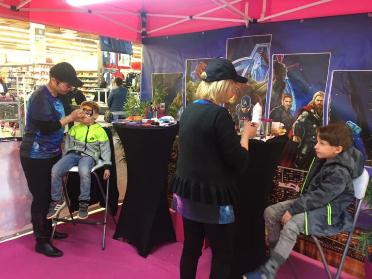 Stand maquillage version Supers Héros