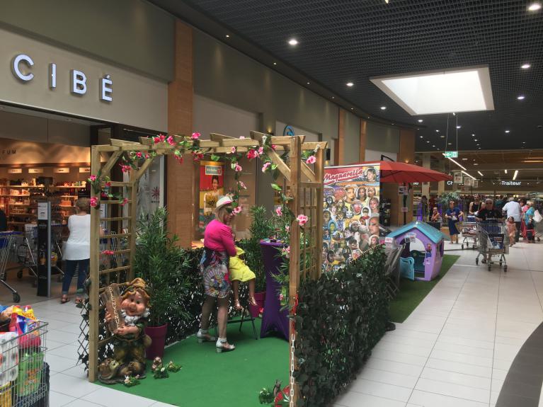 Stand maquillage printannier - hauteur 2m