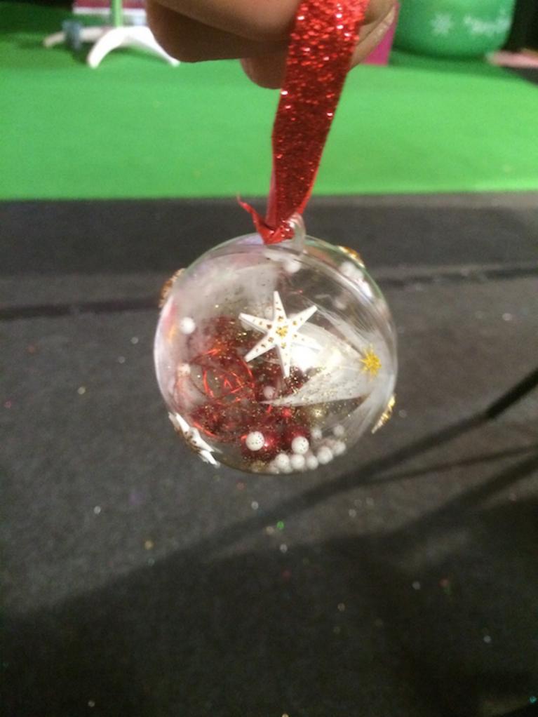 Boule de Noël à garnir - Nice - région PACA, Rhône Alpes et Midi Pirénèes